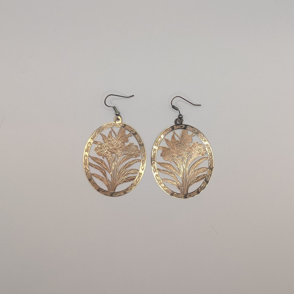 Elegant Gold Floral Earrings - Picture 2 of 6